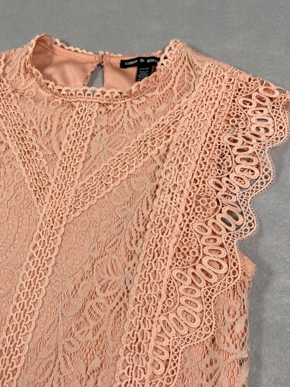 Cable and Gauge Pink Lace Sleeveless Top w/ Ruffle Neck Womens Size Petite Small